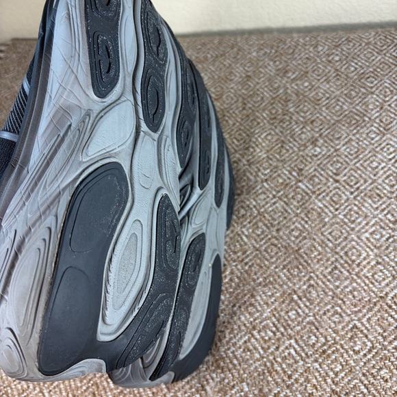 New Balance Fresh Foam X More v5 Sneakers Sz 11 2E Black/Linen/Silver Outdoor - Picture 6 of 10